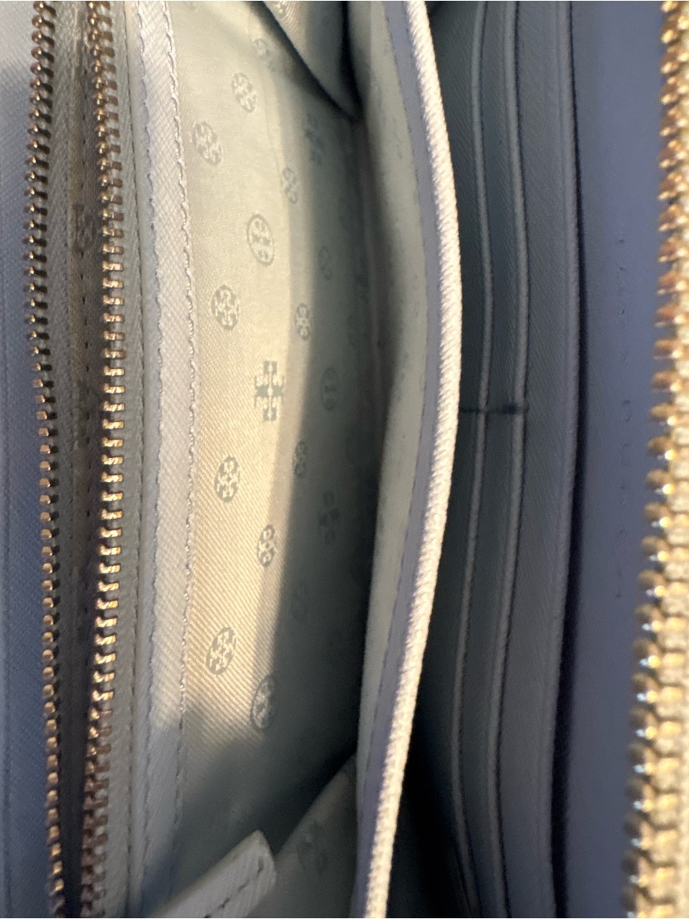 Tory Burch Powder Blue Zip Wallet with Logo Medallion - Picture 3 of 5